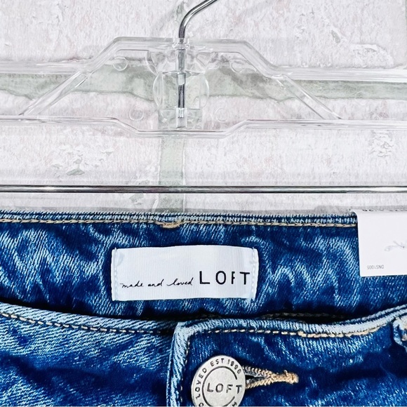LOFT NWT Bermuda Denim Shorts Size 6/28 - Picture 6 of 9